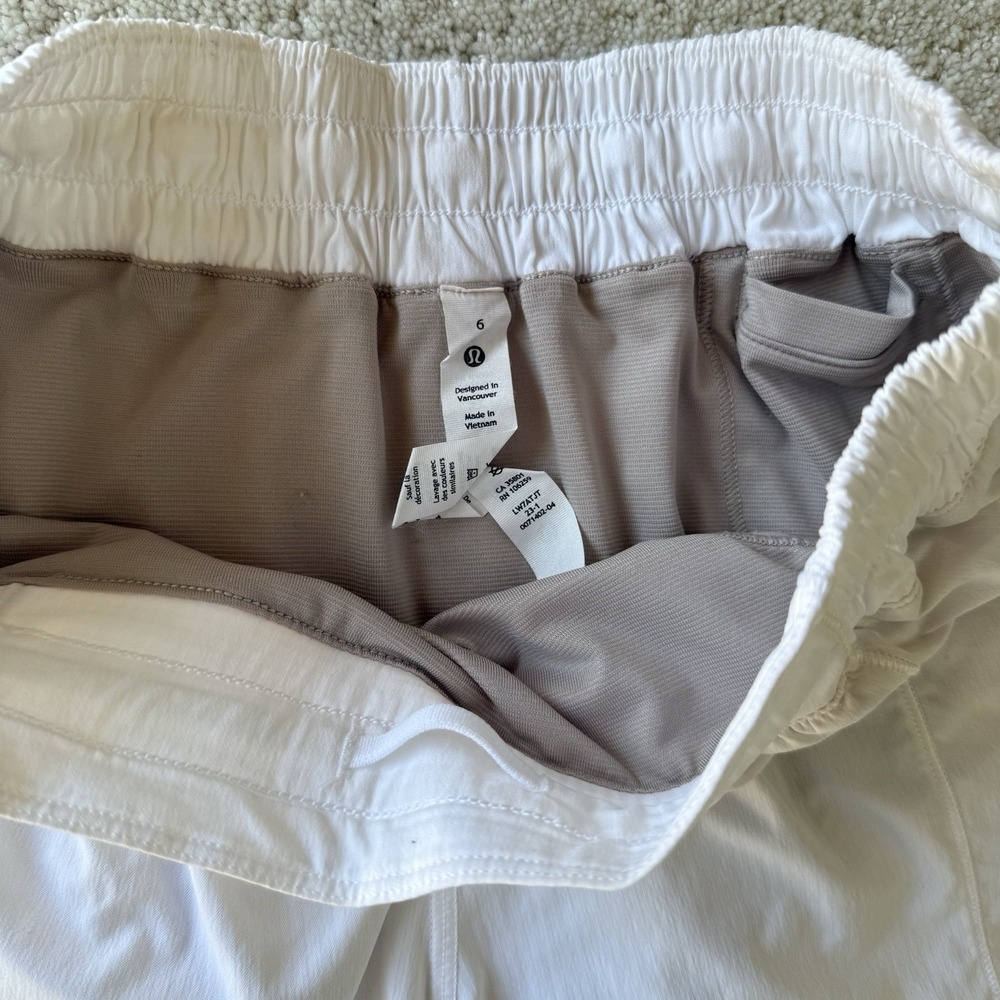 Lululemon Hotty Hot Short II Long 4" White Size 6 University Colorado CU Lined - Picture 5 of 8